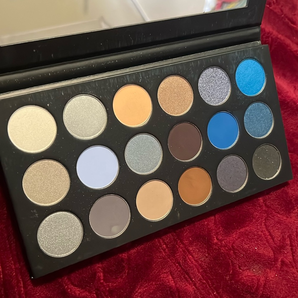 Morphe Blue palette